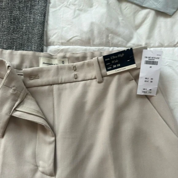 NWT: Abercrombie & Fitch Cream Wide-Leg Trousers - Picture 2 of 7
